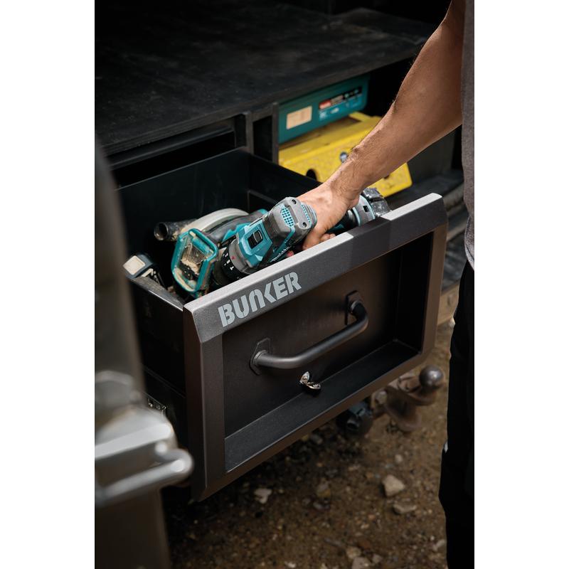 BUNKER S1 Slider Black