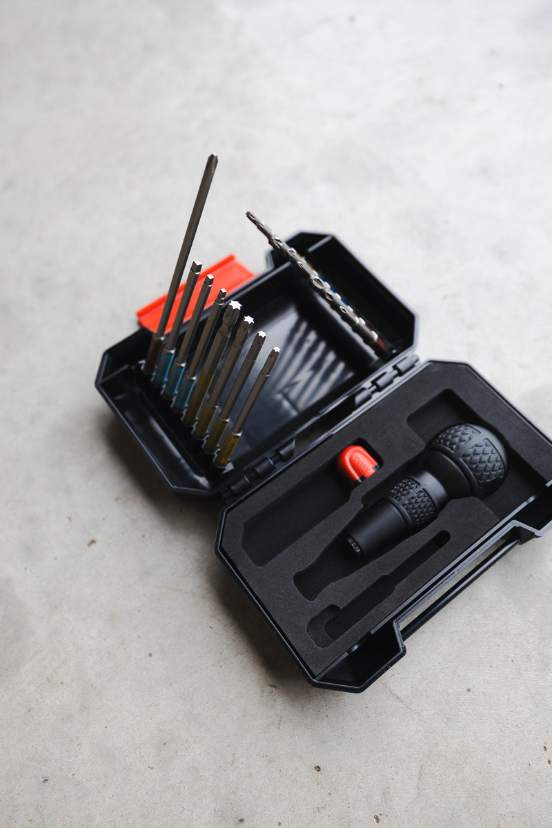 Vessel 16 Piece GOSAI (3) Bit Set + Ball Grip Bit Holder in Hard Case